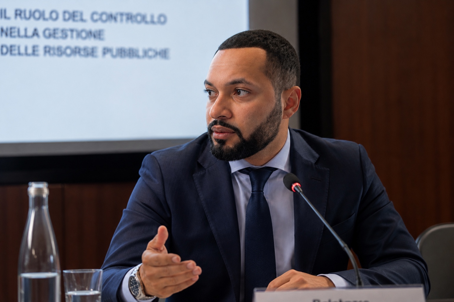 Alessandro Serpente durante un intervento pubblico